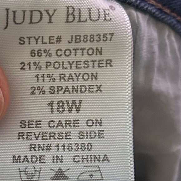 judy blue boyfriend fit jeans Size 18W - Picture 3 of 3